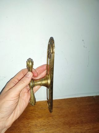 Antiguo tirador manillar pomo bronce repujado
