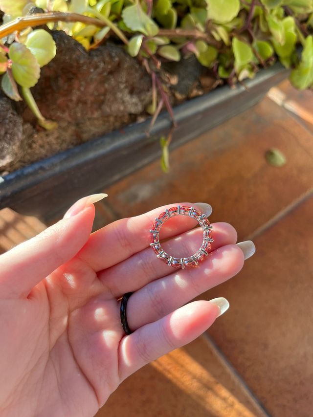 Alianza de plata y moissanita roja 0,5 Ct