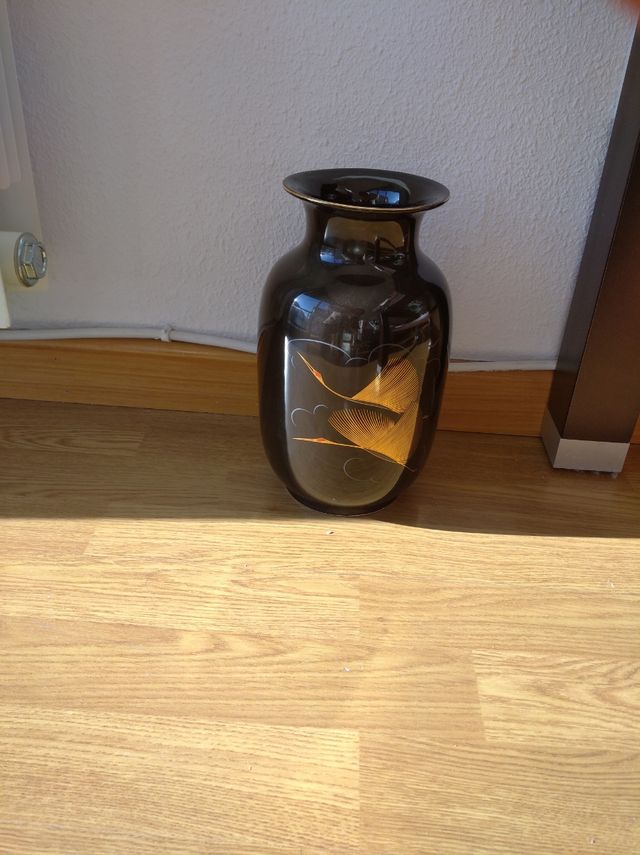 Jarrón chino en negro