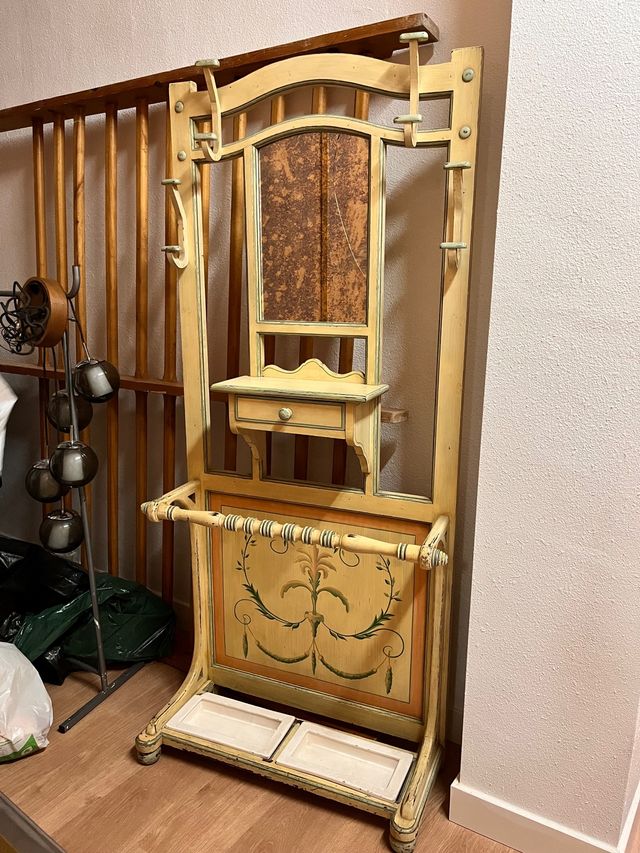 Perchero antiguo madera