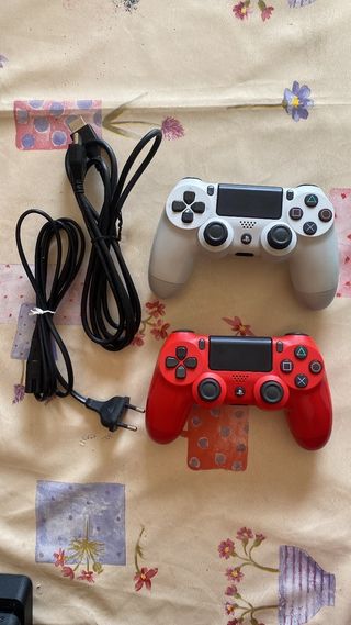PS4 Slim 1TB + 2 mandos como nueva
