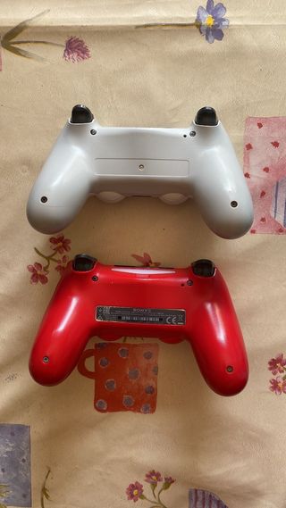 PS4 Slim 1TB + 2 mandos como nueva
