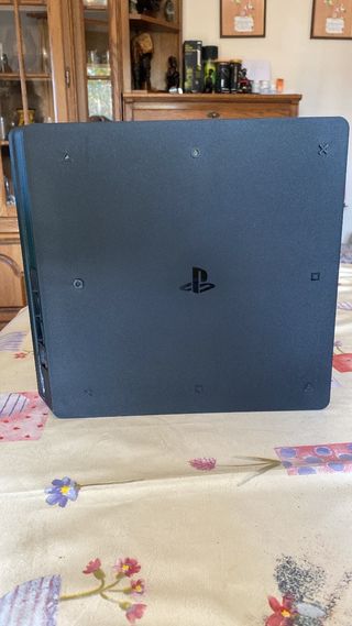 PS4 Slim 1TB + 2 mandos como nueva