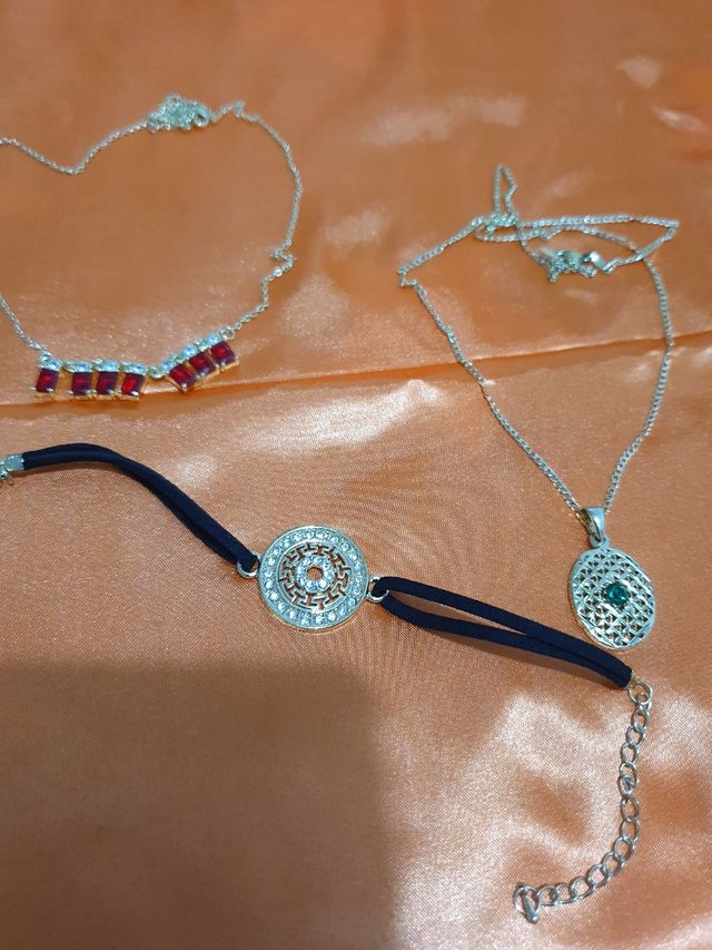 LOTE JOYERÍA  MUJER COLOR ORO NO CAMBIA DE  COLOR