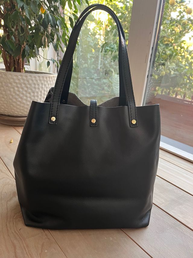 Espectacular bolso de piel de Gloria Ortiz