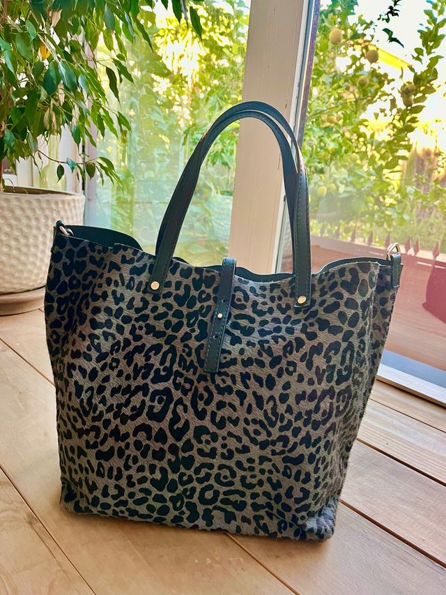 Espectacular bolso de piel de Gloria Ortiz