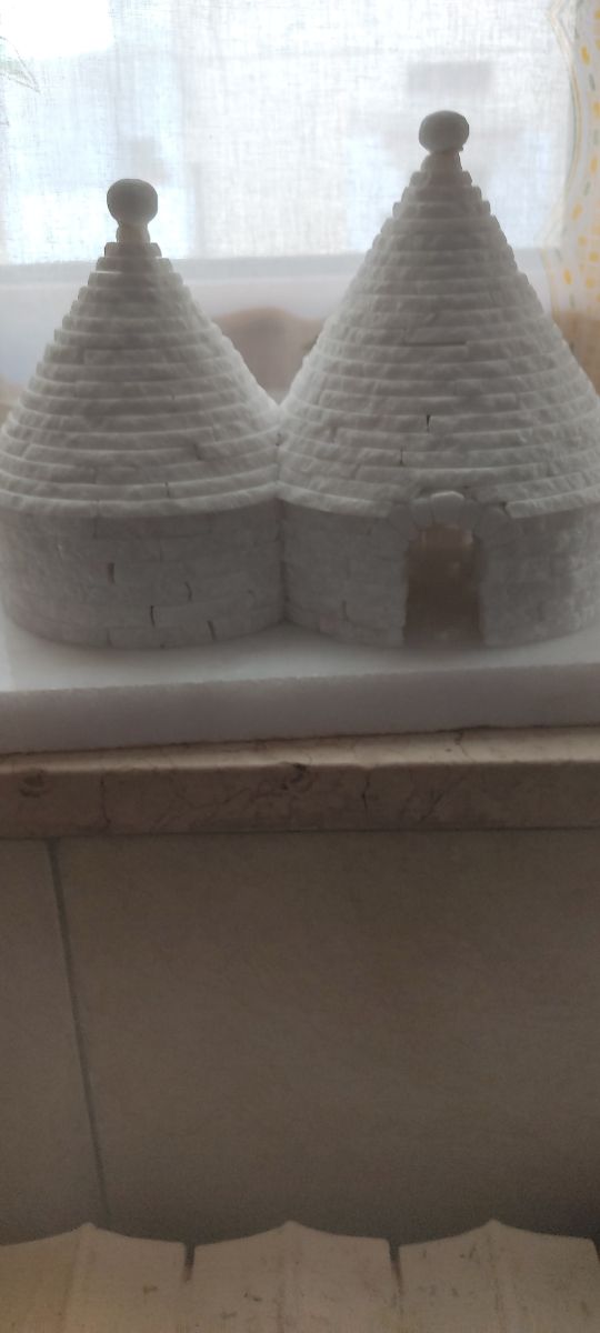 Trulli in miniatura in pietra