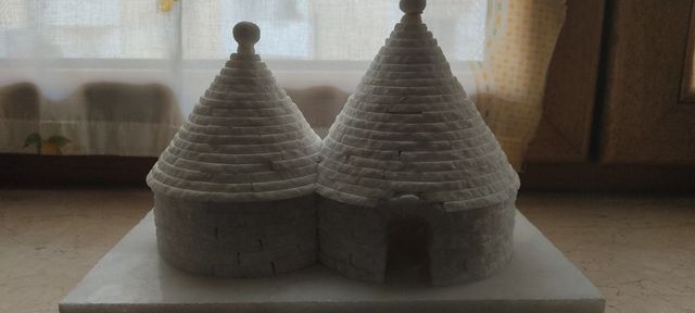 Trulli in miniatura in pietra