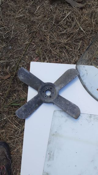 Alguns Vidros inclusive o da frente Mercedes 200 r