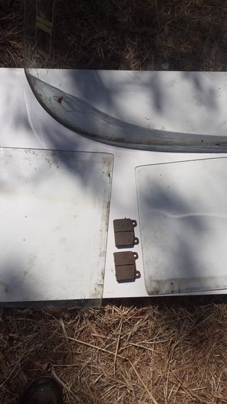 Alguns Vidros inclusive o da frente Mercedes 200 r