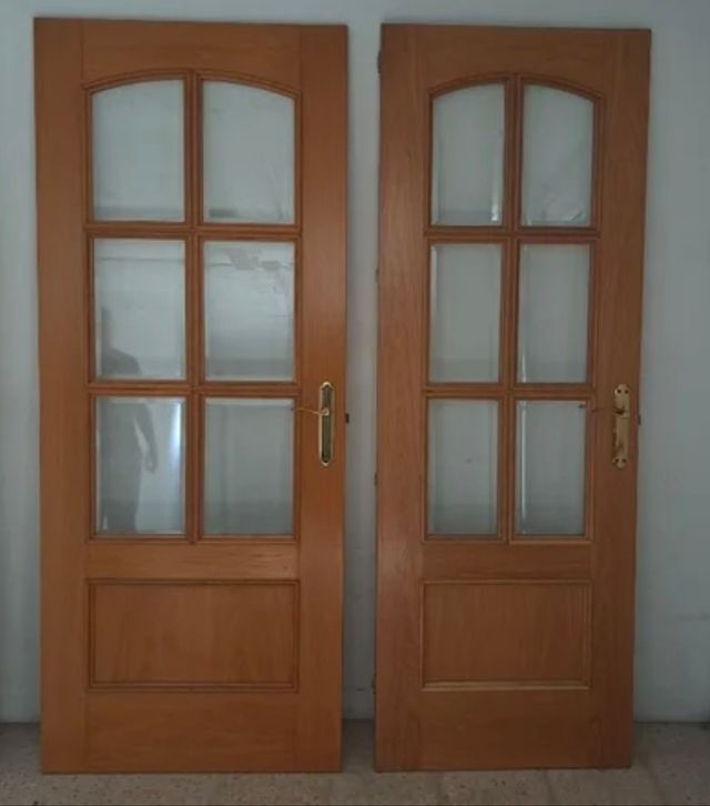 2 Puertas de madera con cristal