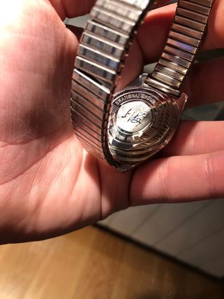 reloj asiático