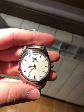 reloj asiático