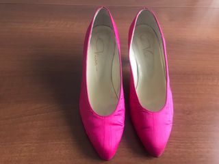 Zapatos de fiesta de raso.