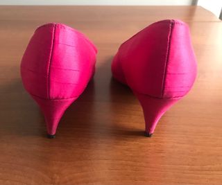 Zapatos de fiesta de raso.