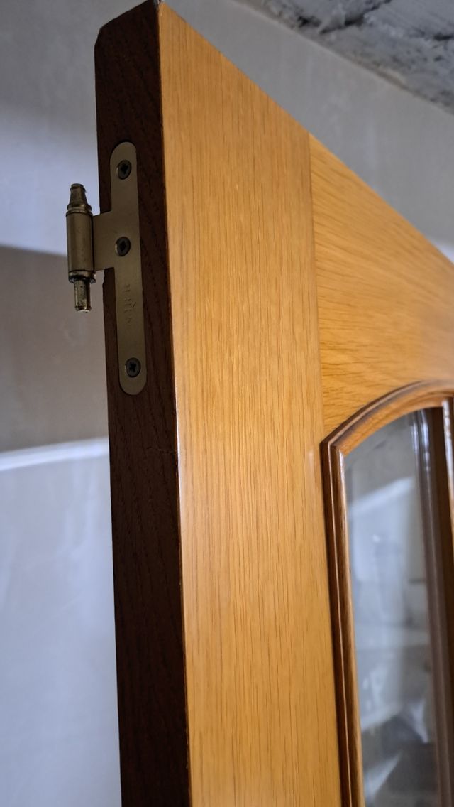 1 puerta de madera con cristal