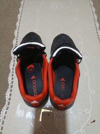 Botas de fútbol adidas