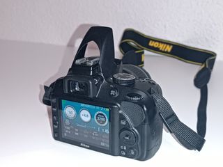 Cámara de fotos Nikon D3300 + Objetivos