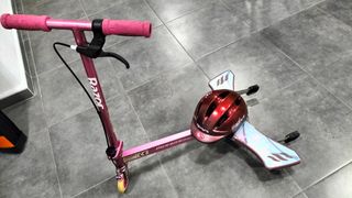 Mueve culos patín tres ruedas marca Razor