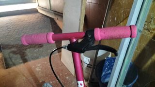 Mueve culos patín tres ruedas marca Razor
