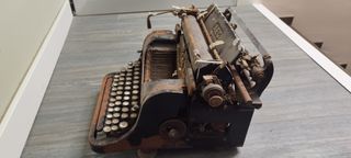 Maquina de escribir antigua AEG