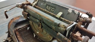 Maquina de escribir antigua AEG