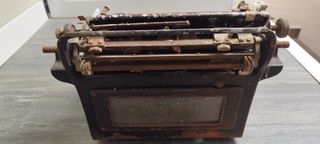 Maquina de escribir antigua AEG