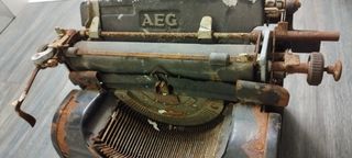Maquina de escribir antigua AEG