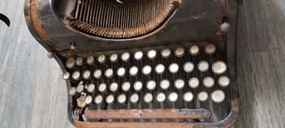 Maquina de escribir antigua AEG
