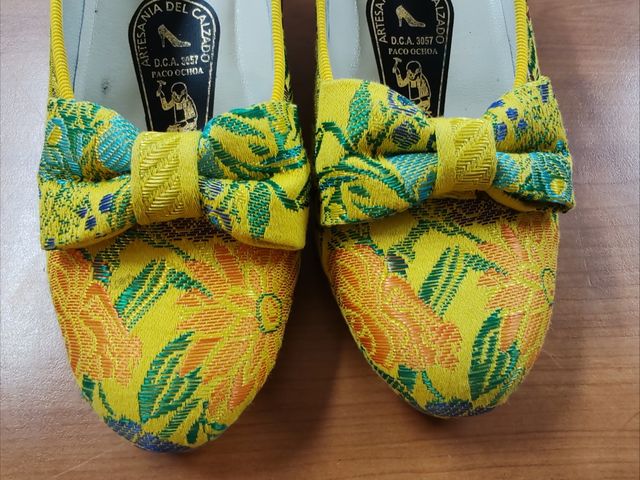 Zapatos fallera amarillos