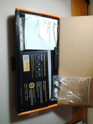 Teclado mecánico gaming Royal kludge GK61