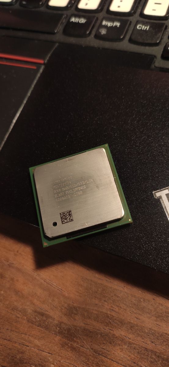Procesador Intel Pentium 4 / 2.4GHZ