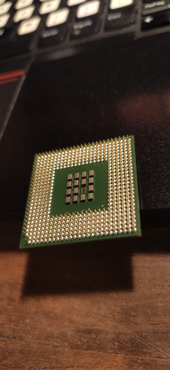 Procesador Intel Pentium 4 / 2.4GHZ