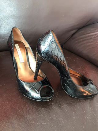 Zapatos elegantes de salón abiertos Pura Lopez