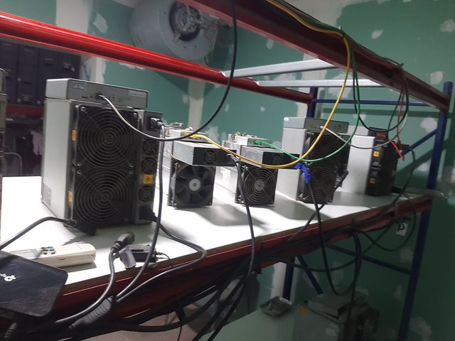 2 Mineros de Bitcoin y  2 de Decred