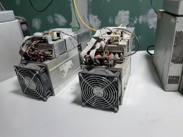 2 Mineros de Bitcoin y  2 de Decred