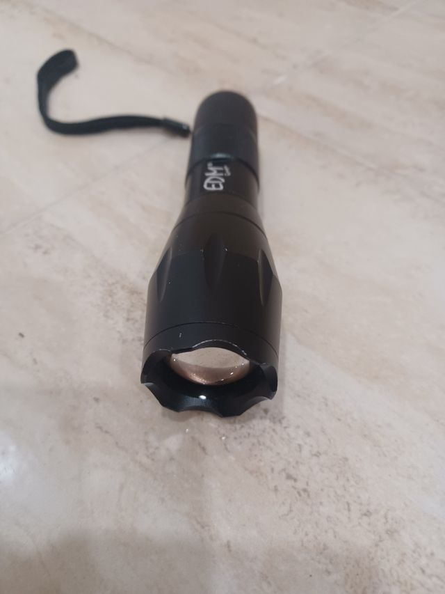 1 Foco para coche y 1 Linterna