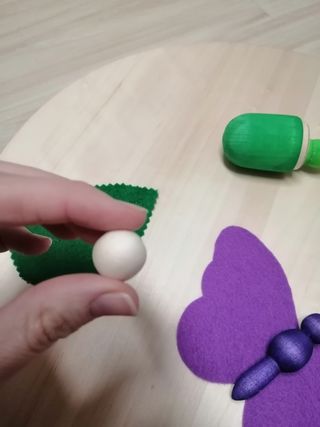 Ciclo vida mariposa madera y fieltro. Montessori