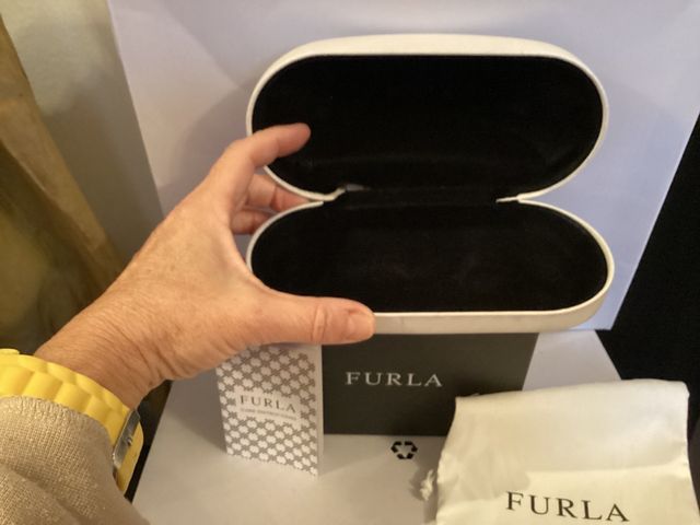 Funda de gafas Furla. Blanca