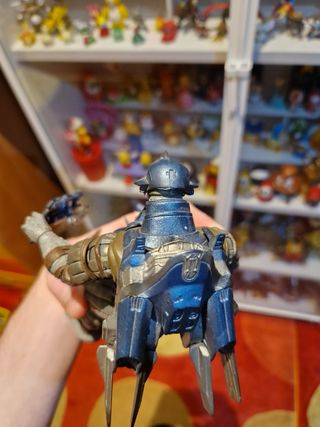 Figura brute jump pack mcfarlane halo 3
