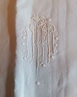 Sabana suelta antigua de Hilo bordada a mano