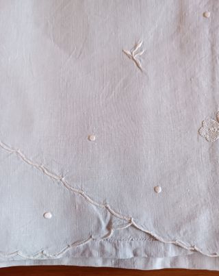 Sabana suelta antigua de Hilo bordada a mano