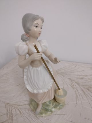 FIGURA PORCELANA