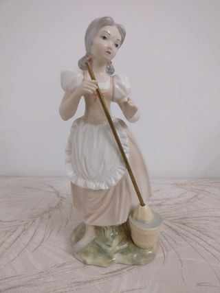 FIGURA PORCELANA