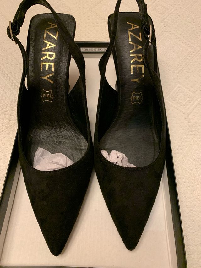 Zapatos elegantes destalonados ante negros