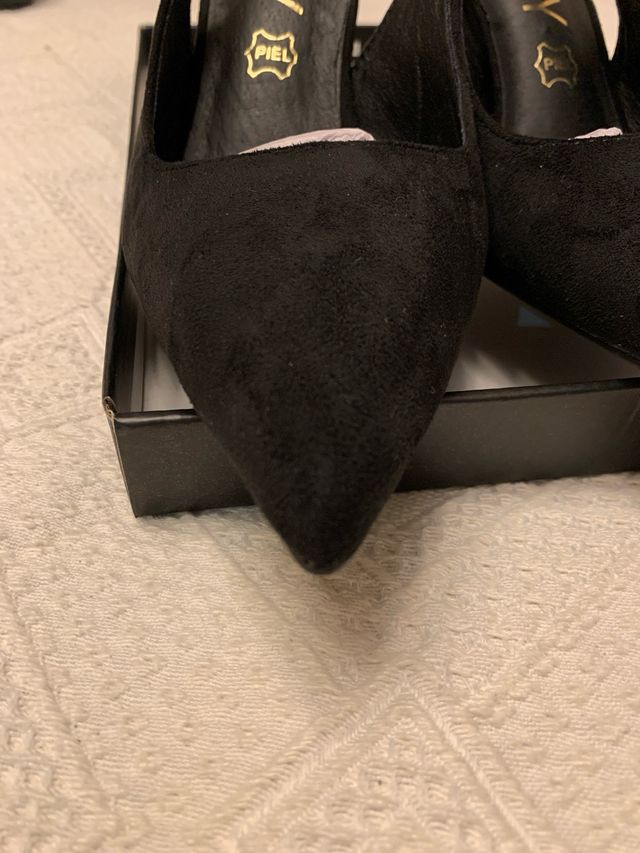 Zapatos elegantes destalonados ante negros