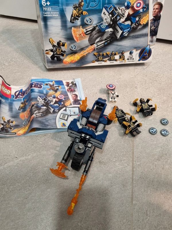 Lego Capitán América: Ataque de los Outriders