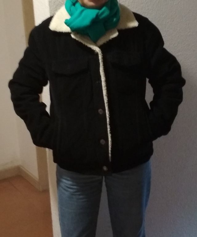 Cazadora de pana negra