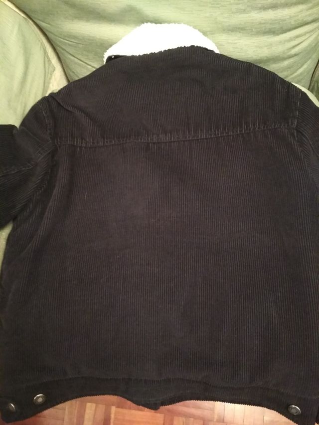 Cazadora de pana negra