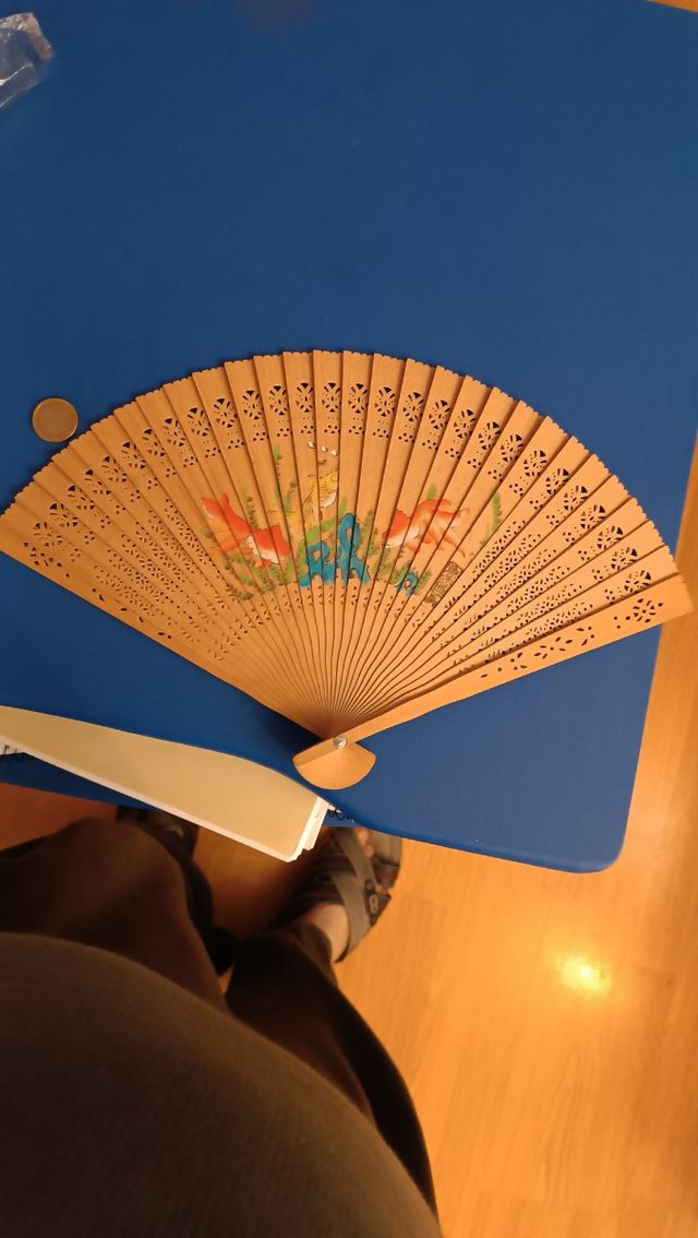 Abanico de madera chino